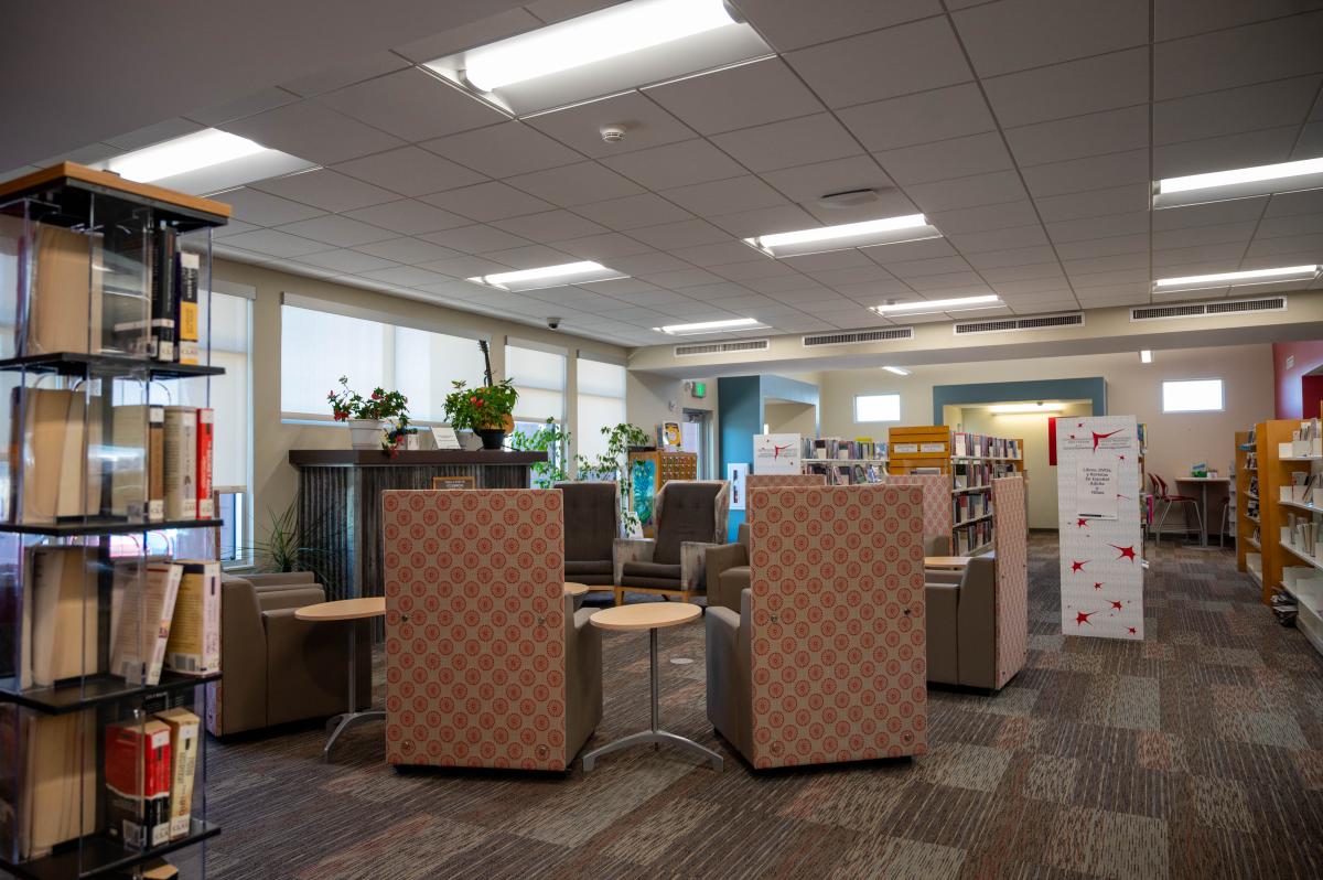 giodone library seating area